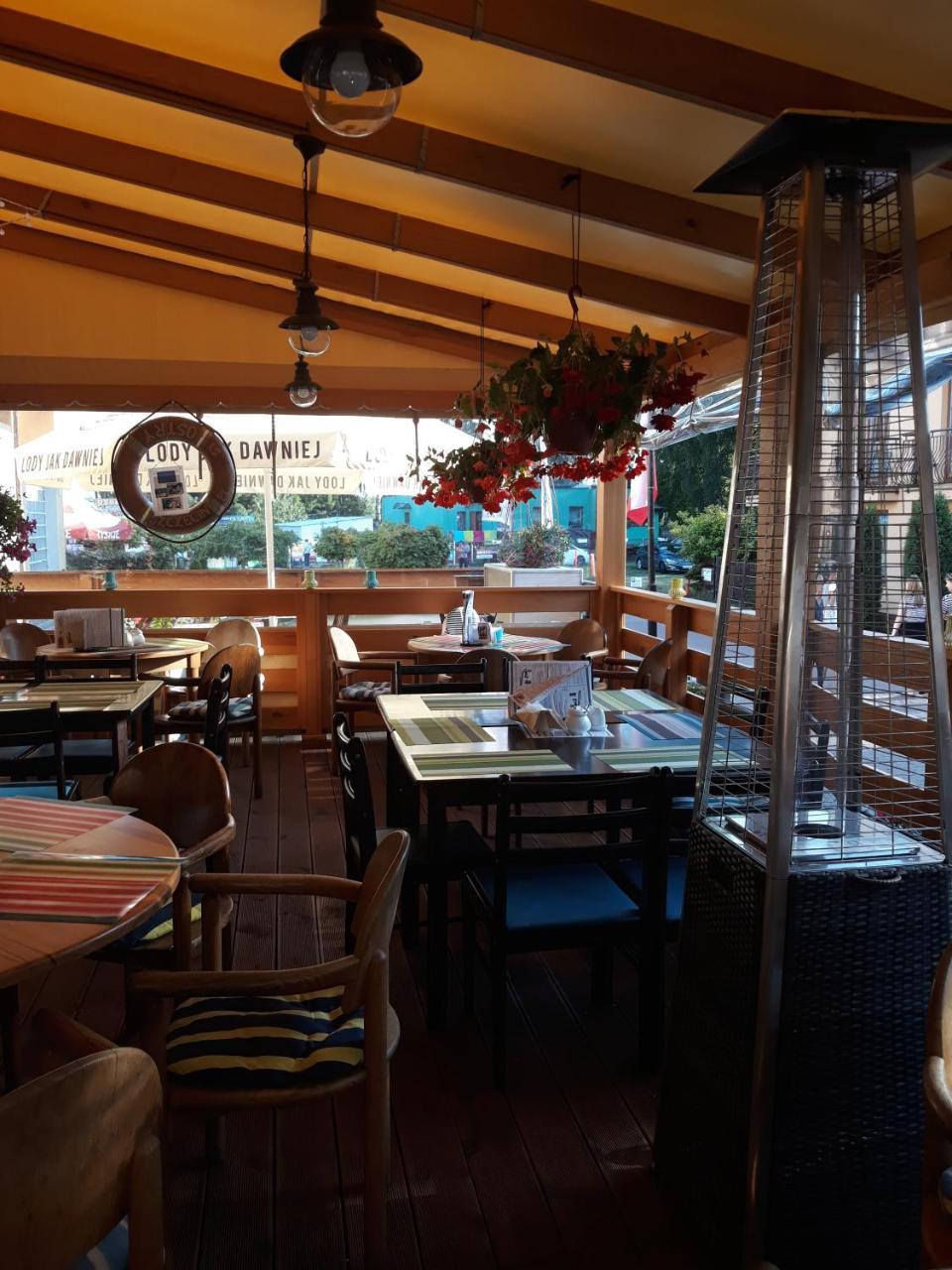 Patio Dom Goscinny Lukecin Ngoại thất bức ảnh